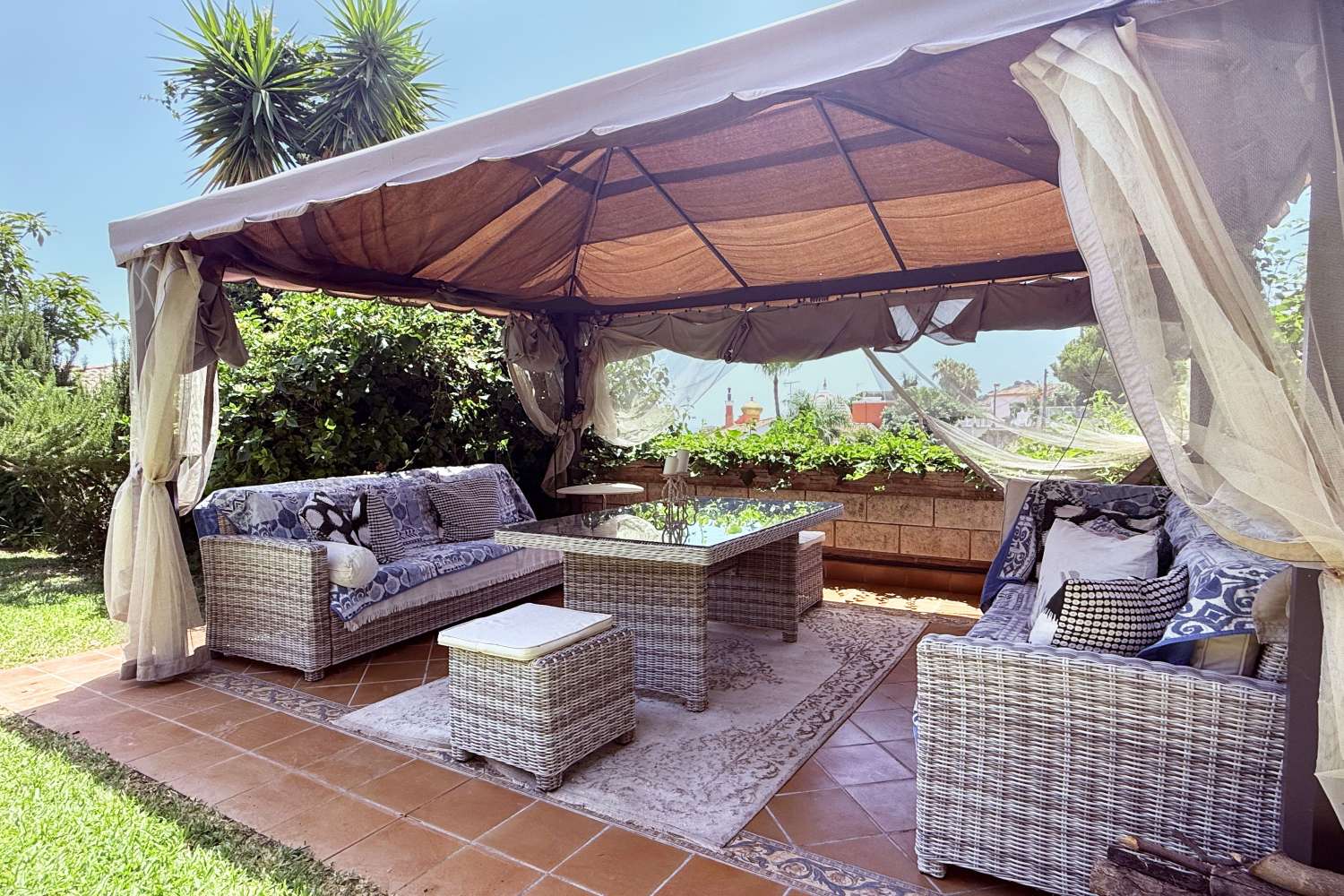 VILLA CON UBICACION INMEJORABLE CON BONITAS VISTAS AL MAR