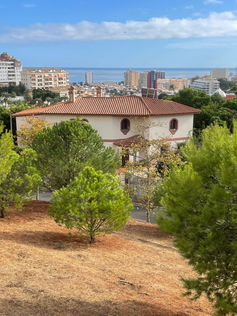 VILLA CON UBICACION INMEJORABLE CON BONITAS VISTAS AL MAR