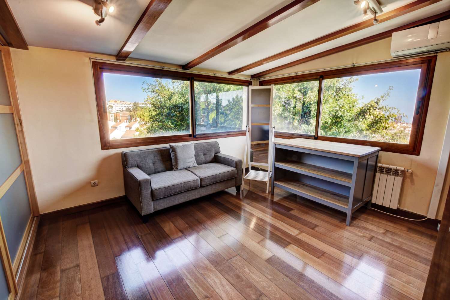 VILLA CON UBICACION INMEJORABLE CON BONITAS VISTAS AL MAR