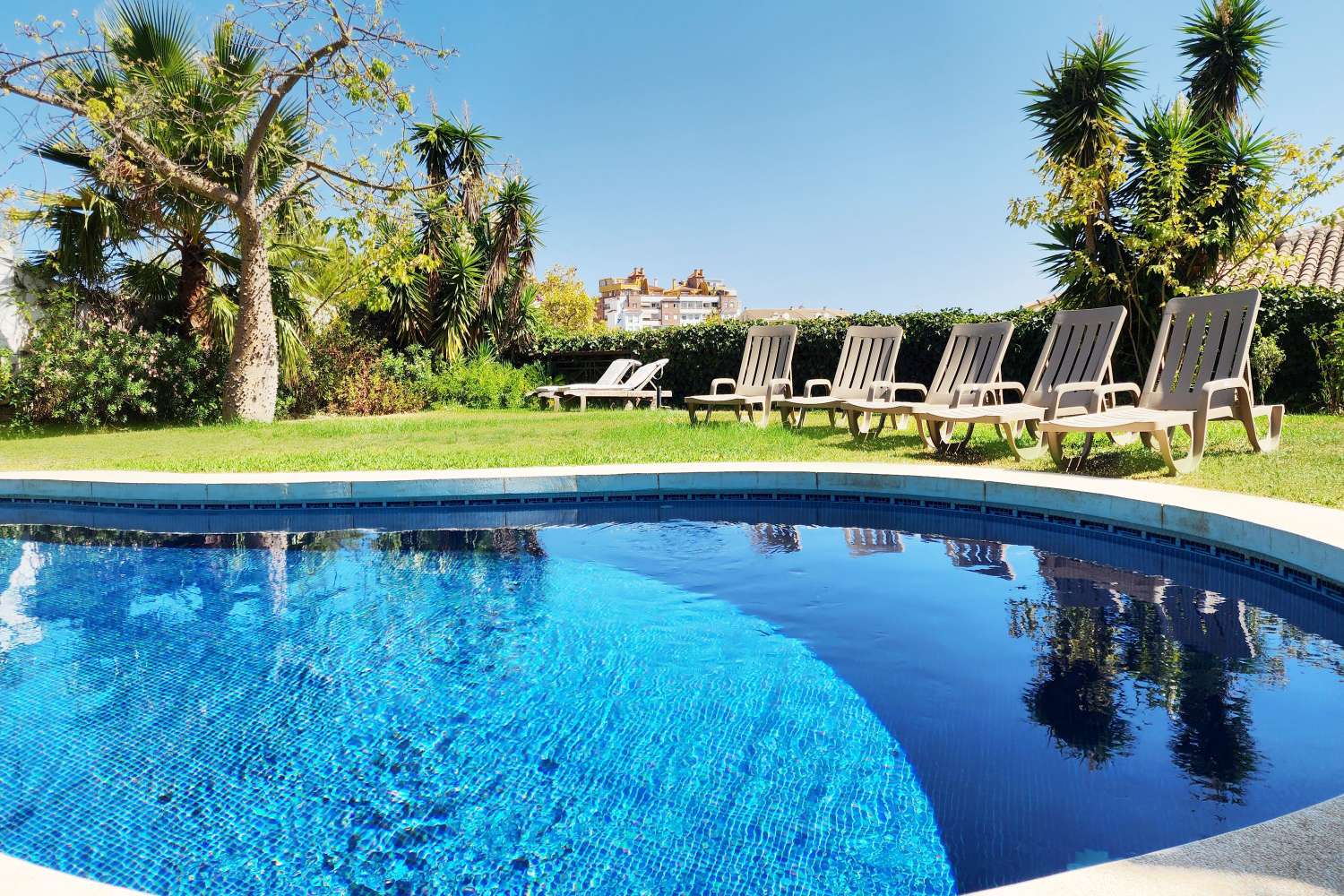 VILLA CON UBICACION INMEJORABLE CON BONITAS VISTAS AL MAR