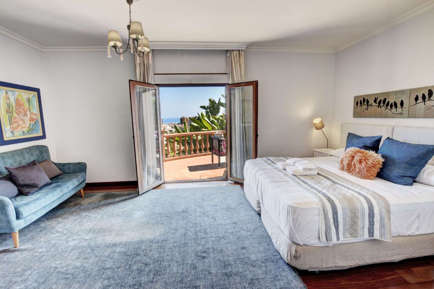 VILLA CON UBICACION INMEJORABLE CON BONITAS VISTAS AL MAR