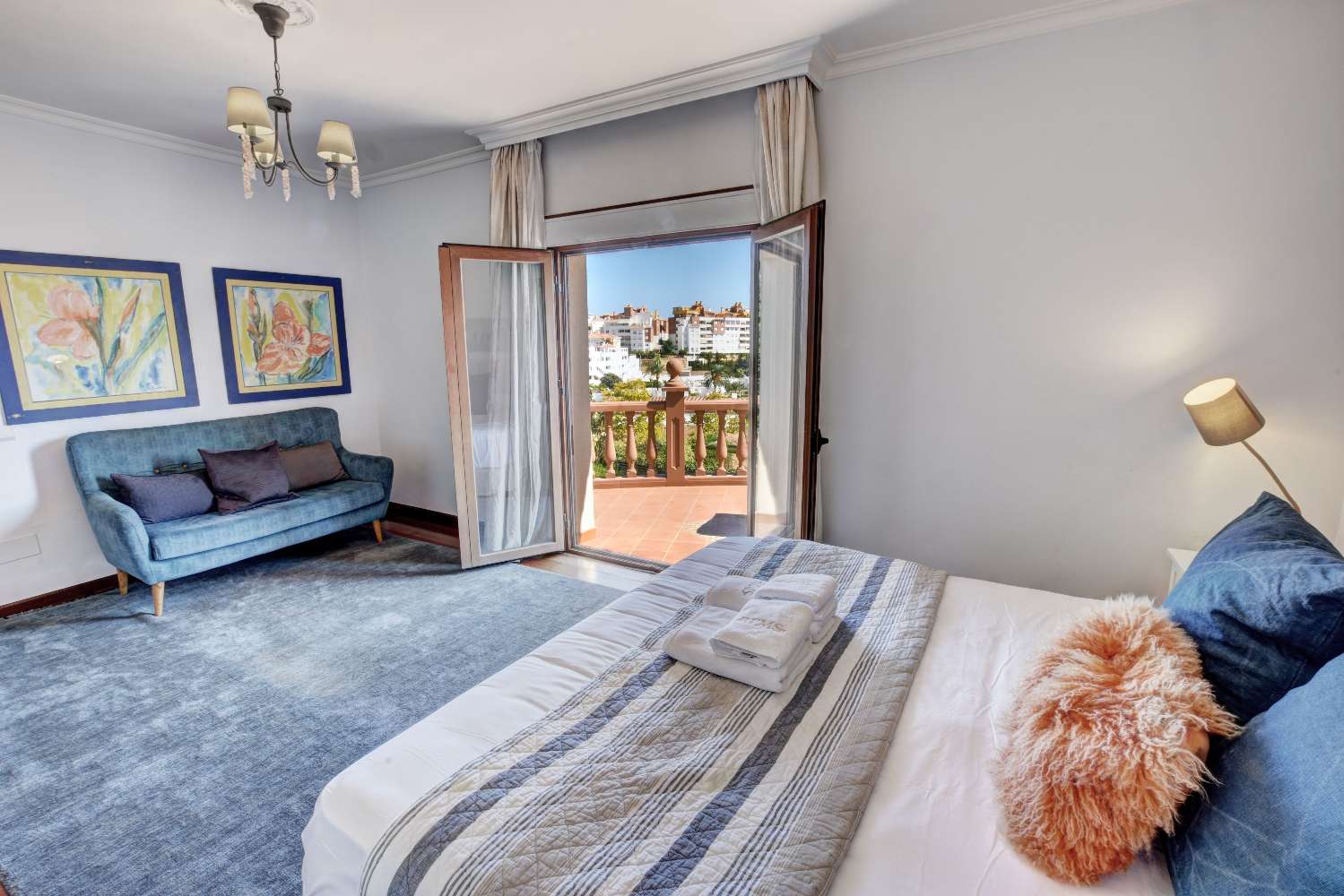 VILLA CON UBICACION INMEJORABLE CON BONITAS VISTAS AL MAR