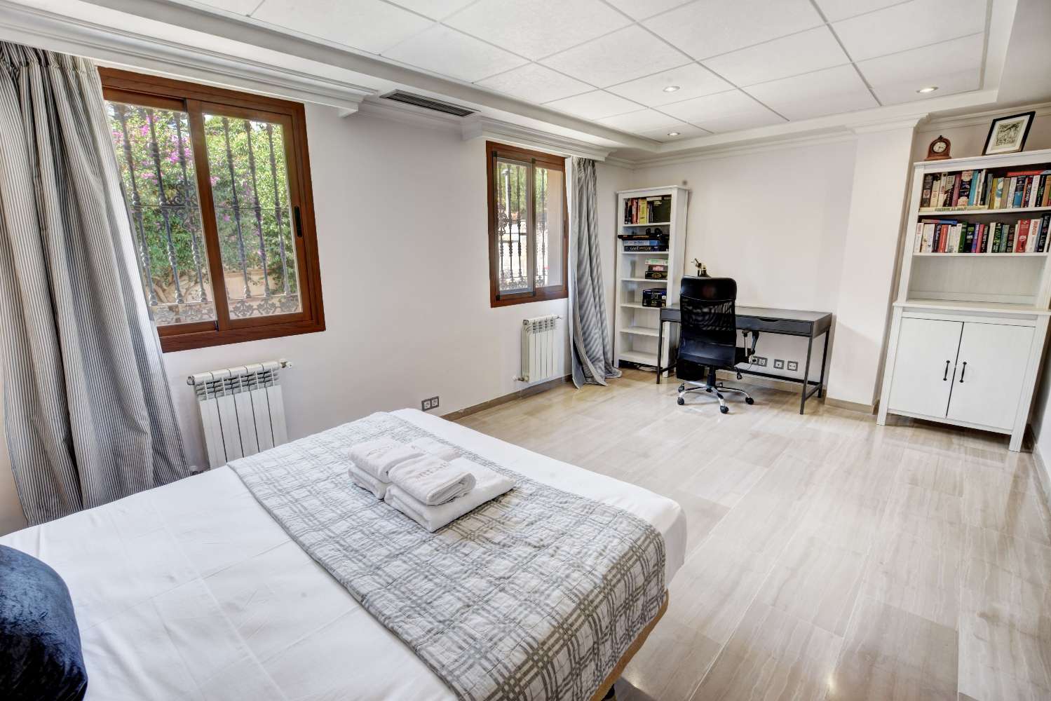 VILLA CON UBICACION INMEJORABLE CON BONITAS VISTAS AL MAR