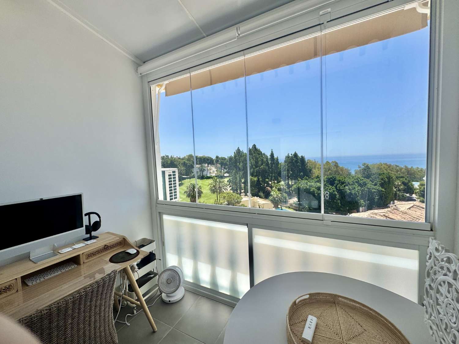 FANTASTICO ADOSADO COMPLETAMENTE REFORMADO CON BONITAS VISTAS AL MAR
