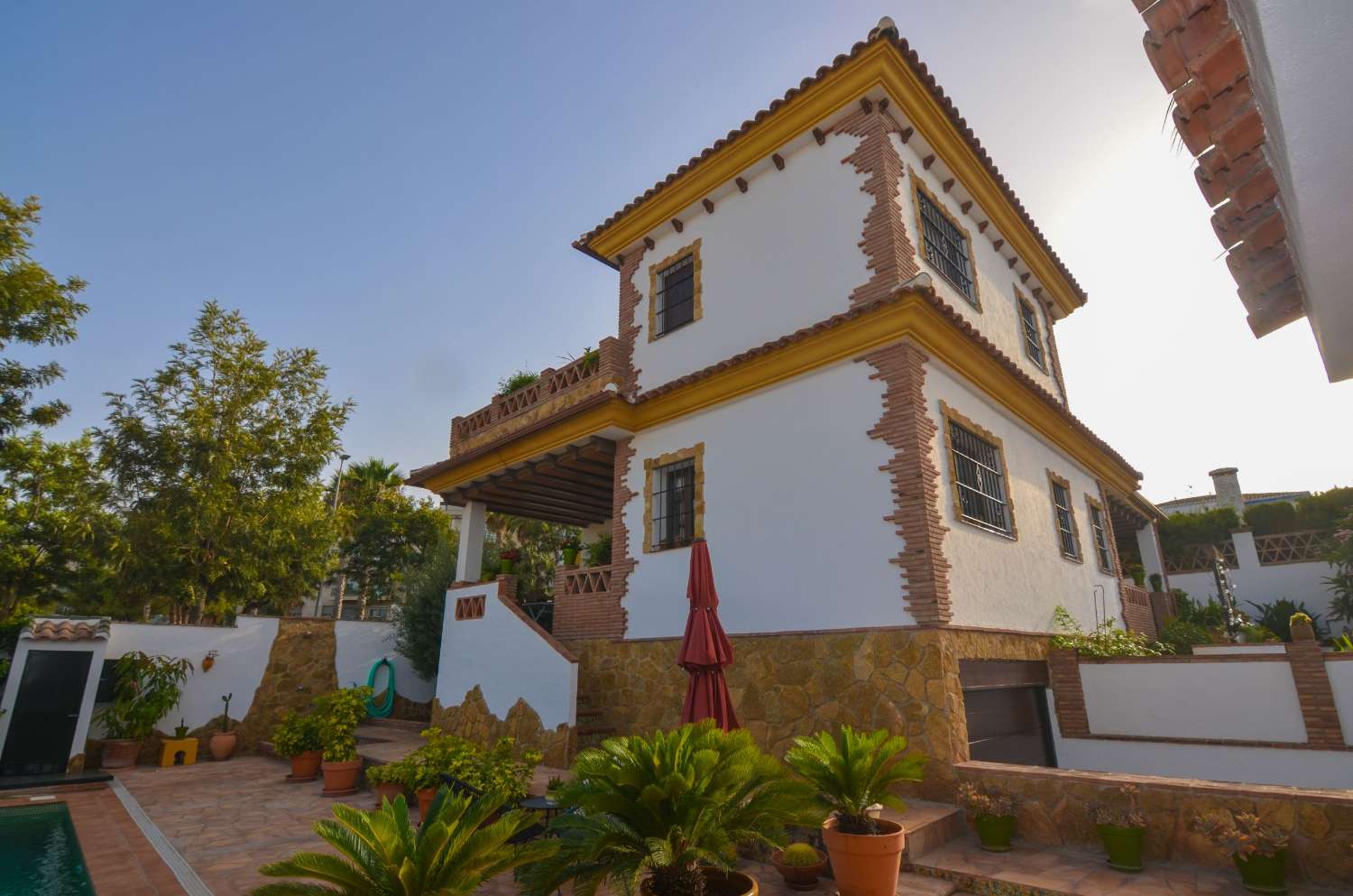 VILLA INDEPENDIENTE EN ZONA CARREFOUR TORREMOLINOS