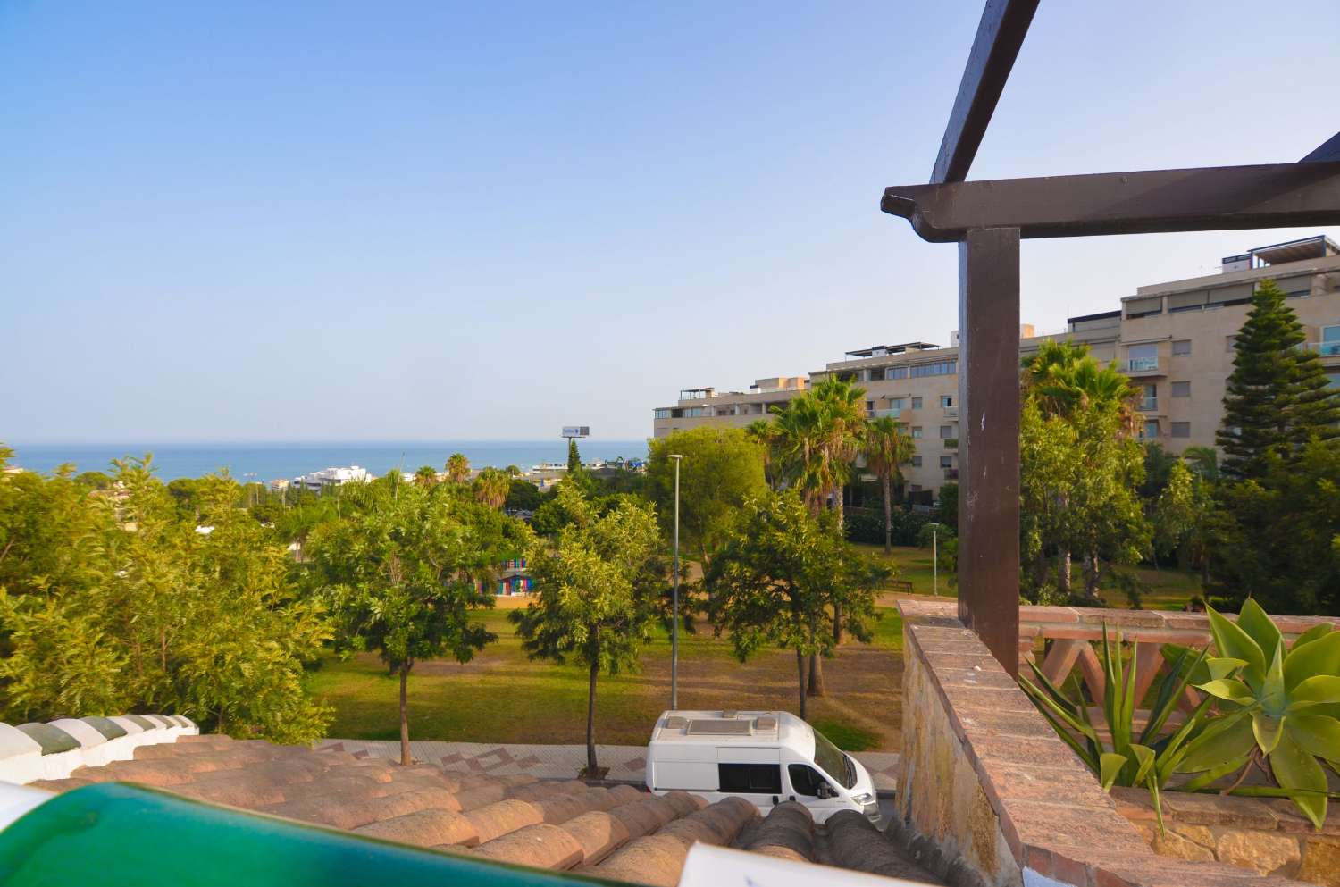 VILLA INDEPENDIENTE EN ZONA CARREFOUR TORREMOLINOS