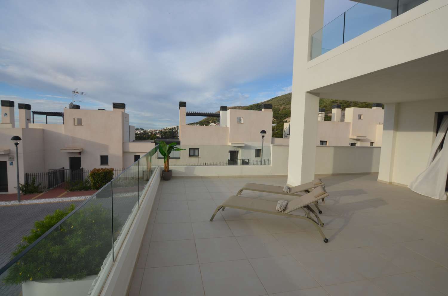 FABULOSA VIVIENDA A ESTRENAR  DE SO DORMITORIOS CON VISTAS AL MAR