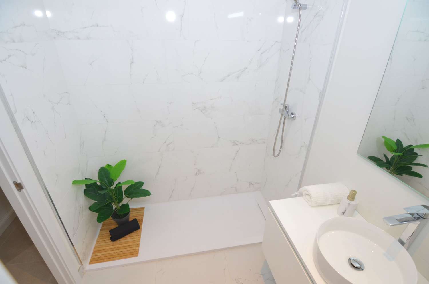 FABULOSA VIVIENDA A ESTRENAR  DE SO DORMITORIOS CON VISTAS AL MAR