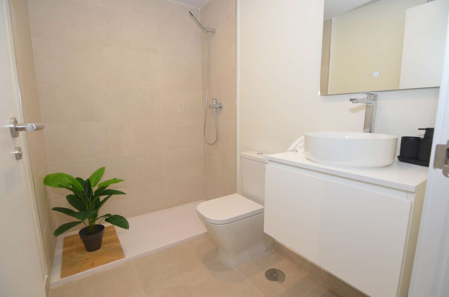 FABULOSA VIVIENDA A ESTRENAR  DE SO DORMITORIOS CON VISTAS AL MAR